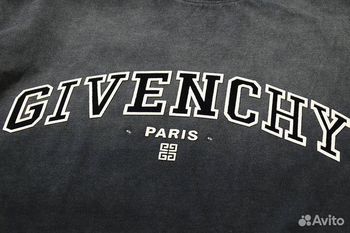 Футболка Givenchy