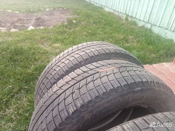 Michelin X-Ice XI3 215/60 R16