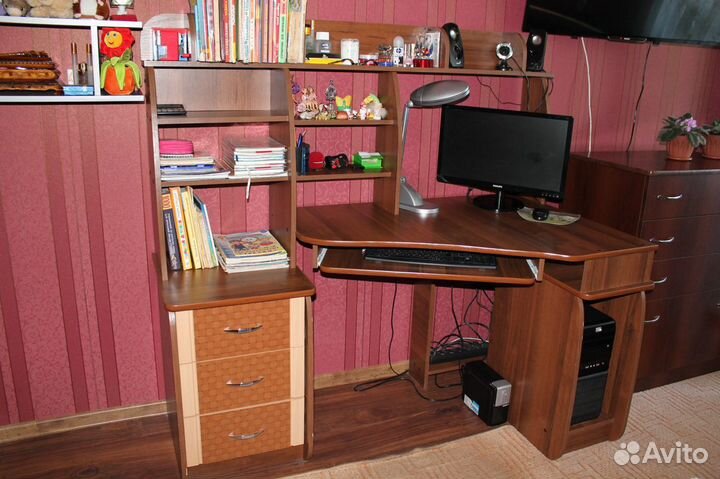 Компьютерный стол