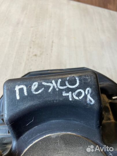 Ящик под инстумент Peugeot 408