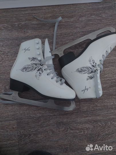 Коньки фигурные 38 размер