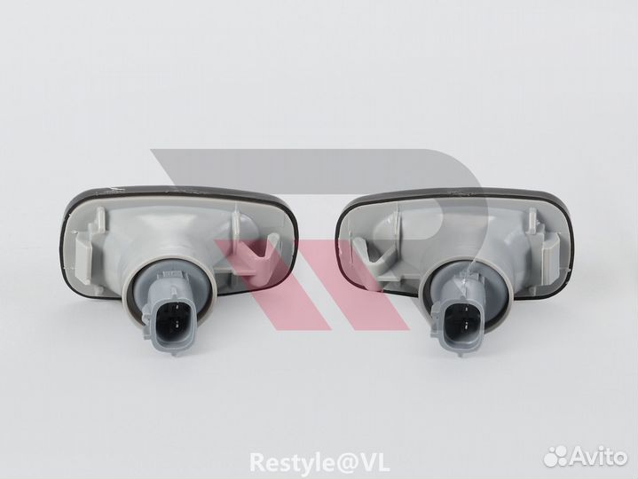 Повторители в крылья Land Cruiser 200 07-11 г