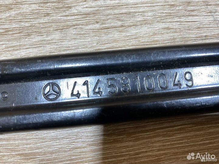 Набор инструментов Mercedes (ключ, крюч, ручка)