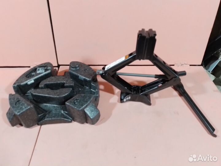 Домкрат Ford Escape III 2015—2019