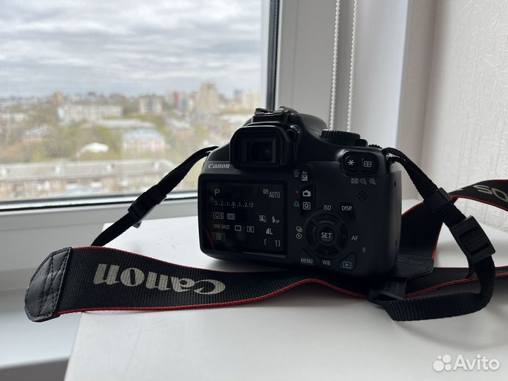 Зеркальный фотоаппарат canon 1100d и штатив dexp