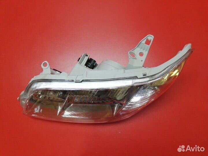 Фара передняя левая Toyota Corolla ZZE121 3ZZ-FE