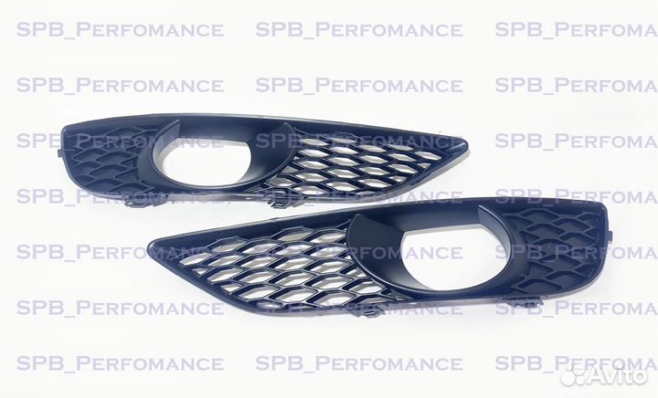 Audi Q7 2010 - 2015 вставка под птф правая S line