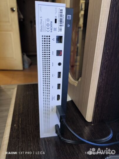 Xbox ONE S 512гб + монитор 19 с переходником