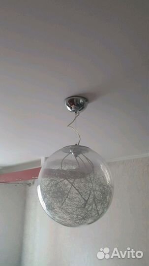 Красивая люстра в форме шара