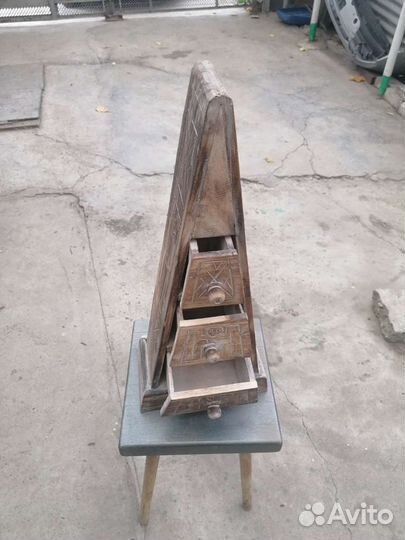 Деревянная шкатулка