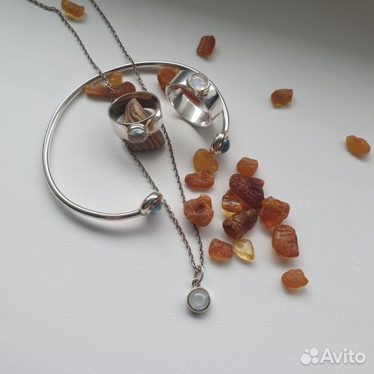 Alohagaia широкое кольцо с лунным камнем