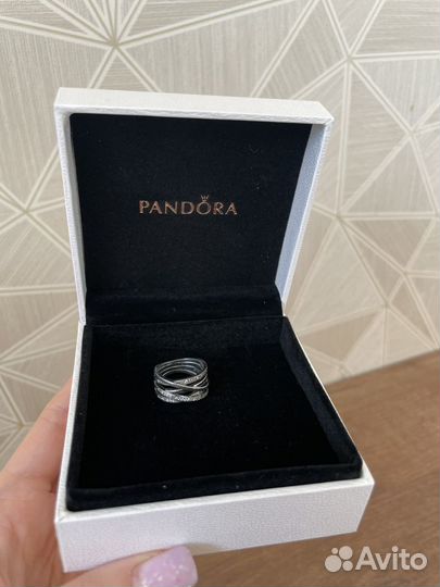 Кольцо Пандора новое Pandora