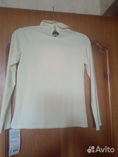 Блузка для девочки 152/76. Новая. Для школы