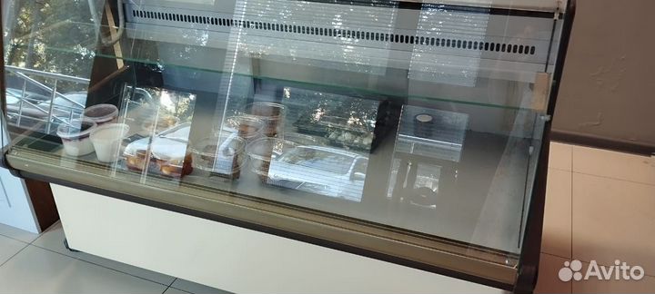 Продам кондитерскую витрину