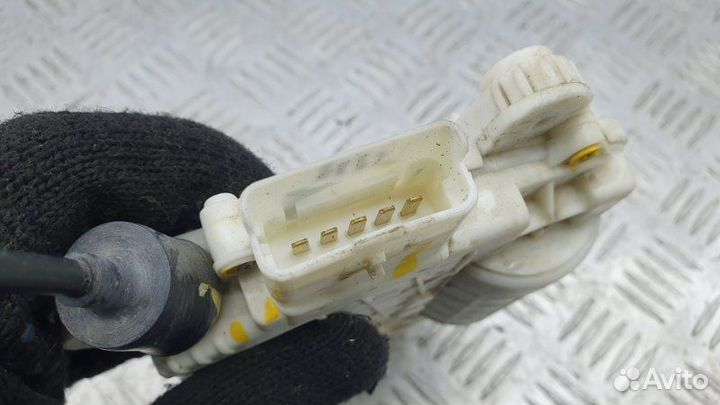 Доводчик двери Kia Quoris