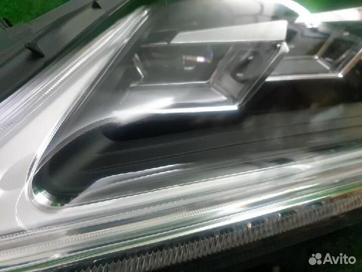 Фара левая Lexus LX570