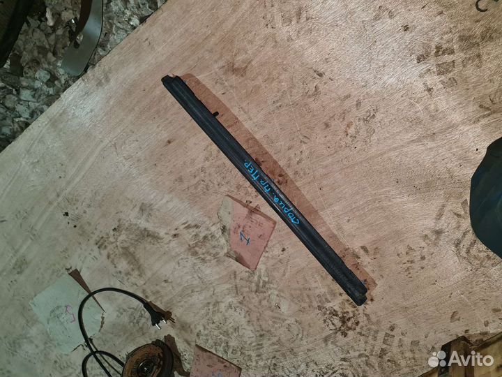 Накладка порога перед правая daihatsu storia