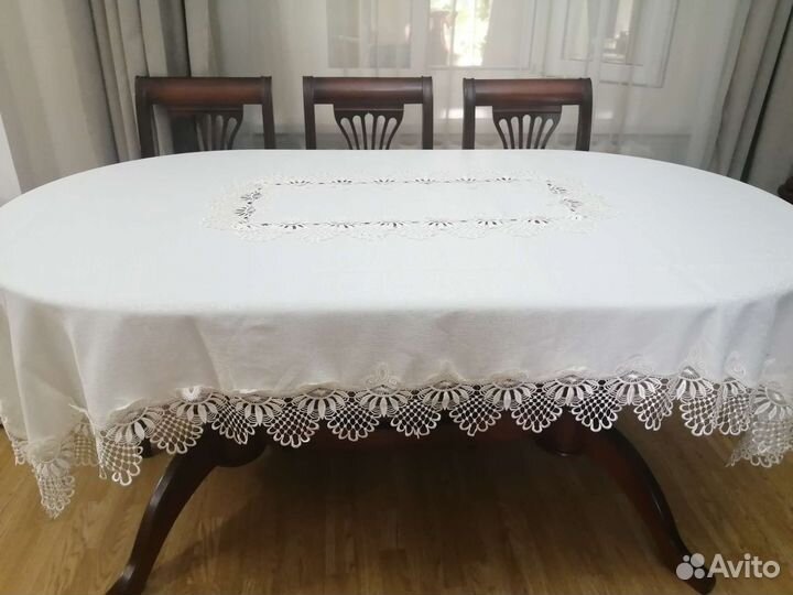Скатерть праздничная с кружевами