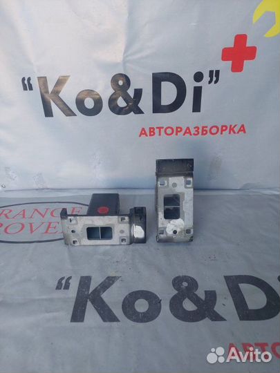 Кронштейн усилителя бампера Land Rover Vogue 4