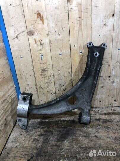 Рычаг передний правый VW Passat B6