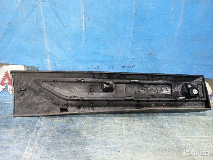 Накладка двери задняя левая Mitsubishi Outlander 3