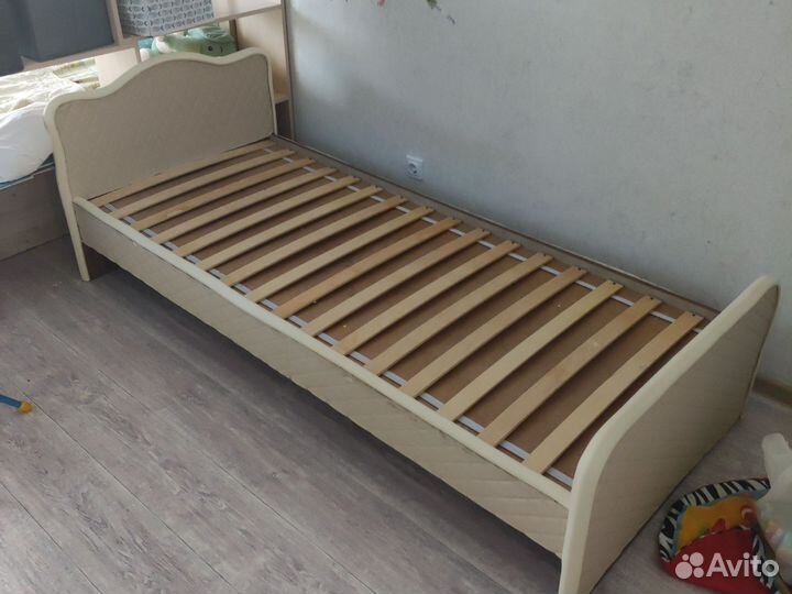 Кровать с матрасом