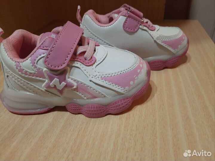 Кроссовки детские мигающие