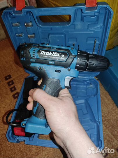 Шуруповерт Makita 21v с 2 АКБ, 10 мм патрон