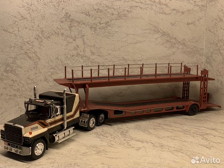 Модель Ford 9000 LTL и Freightliner FLD120 1:43