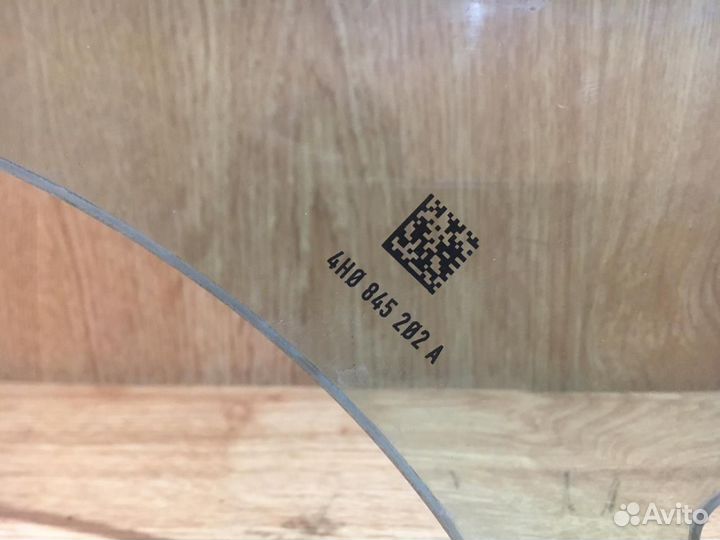 Стекло двери передней правой A8 (4H) 2010-2017