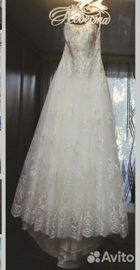 Свадебное платье со шлейфом