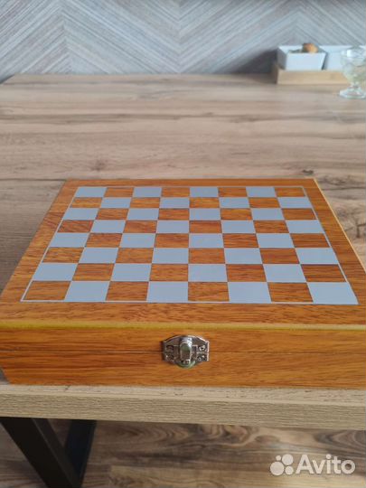 Фляга в наборе с шахматами