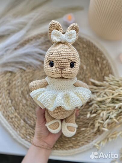 Вязанная игрушка Заяц