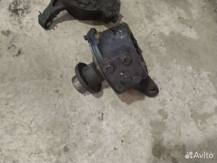 Поворотный кулак на УАЗ