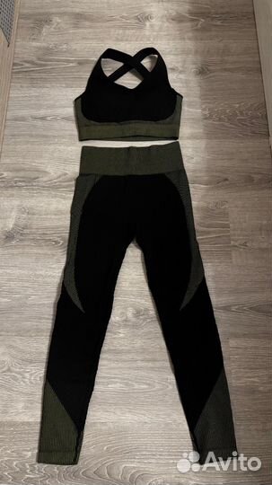 Женский спортивный костюм
