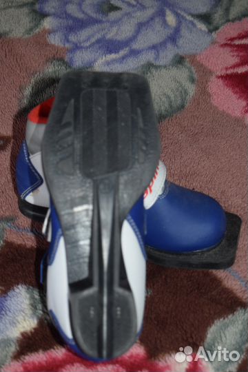 Продам лыжные ботинки