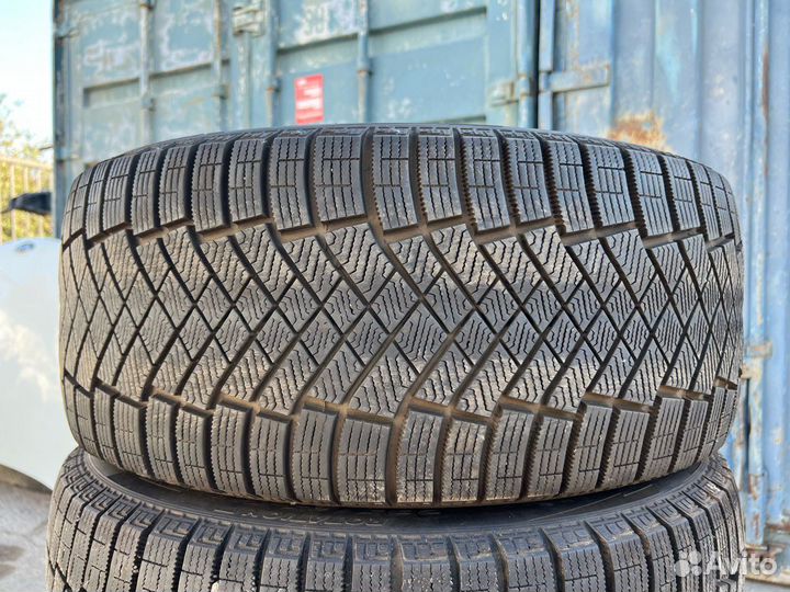 Pirelli Ice Zero FR 235/45 R18 98H