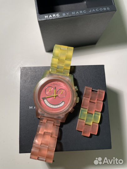 Часы marc jacobs в виде смайла