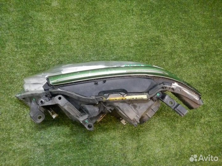 Фара правая Toyota Camry