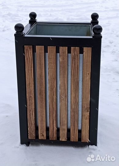 Урна металлическая с деревянными вставками