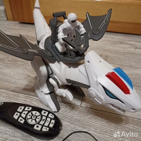 Игрушка робот с пультом