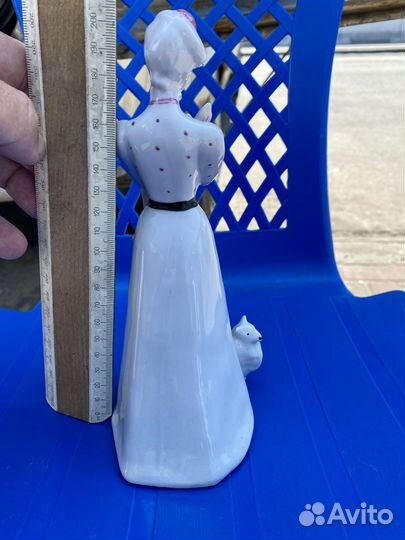 Статуэтка Дама с собачкой Дулево