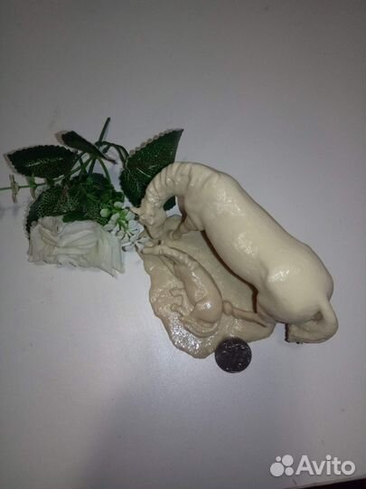 Статуэтка лошадь и жеребёнок