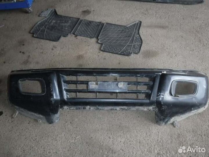 Бампер передний Mitsubishi Pajero 3 6G74 2001