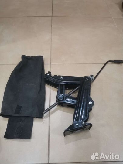 Домкрат механический винтовой