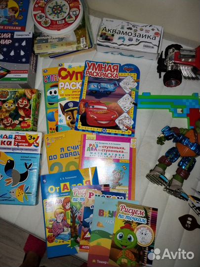 Игрушки, развивающие игры, книги, раскраски