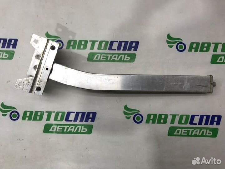 Кронштейн подрамника передний правый Citroen C4