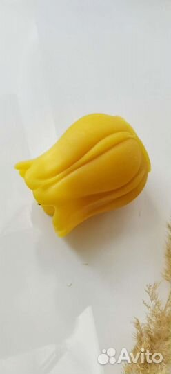 Свеча Тюльпан из пчелиного воска ручной работы