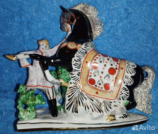 Статуэтка фарфор