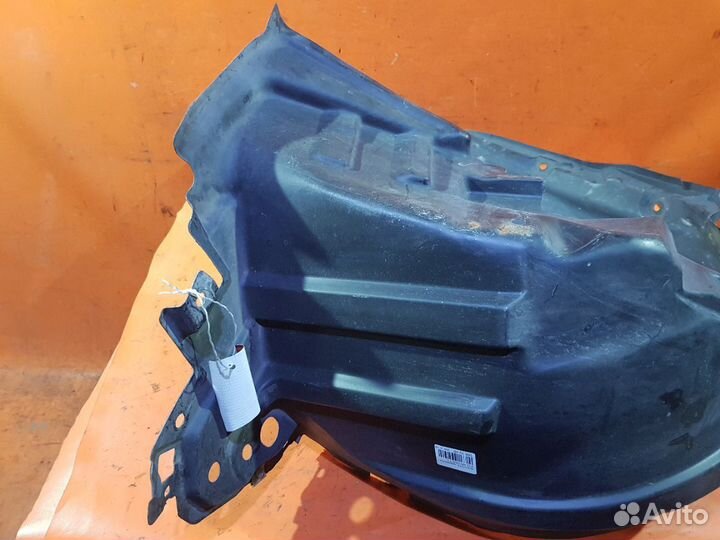 Подкрылок Nissan Note E12 передний левый